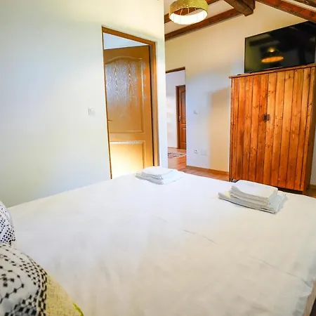 Guest house Casa Morosanului 3*